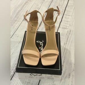 Qupid Nude Open Toe High Heel Sandals Ankle Strap Women’s Sz 10 Closet Staple